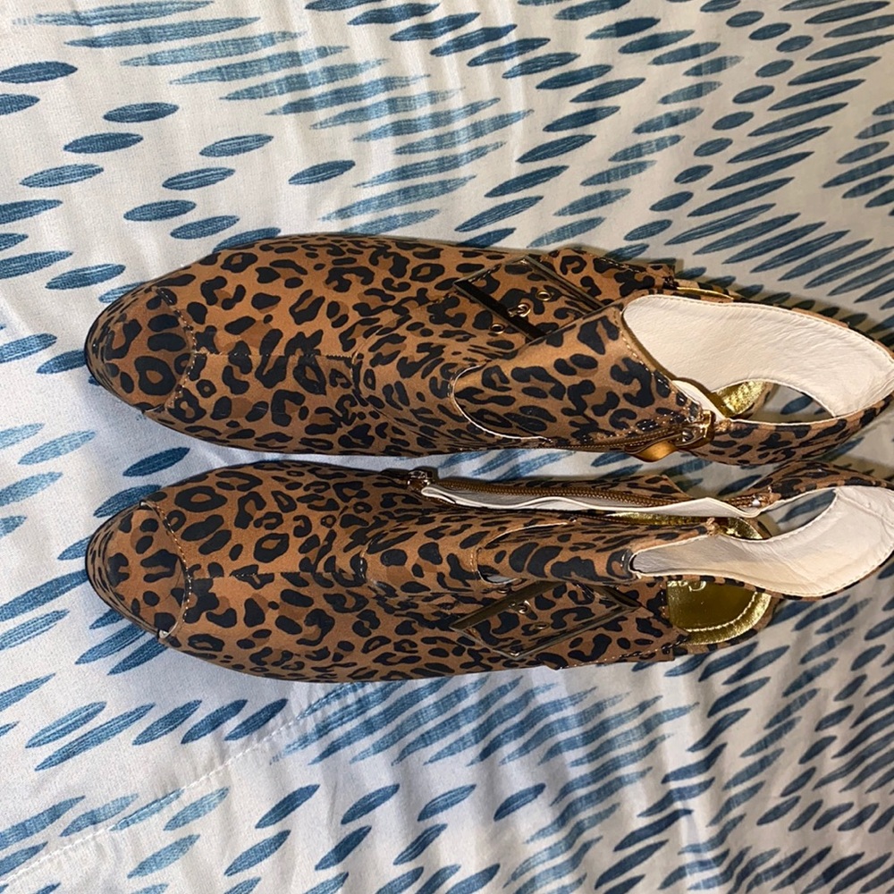 Leopard platform heels